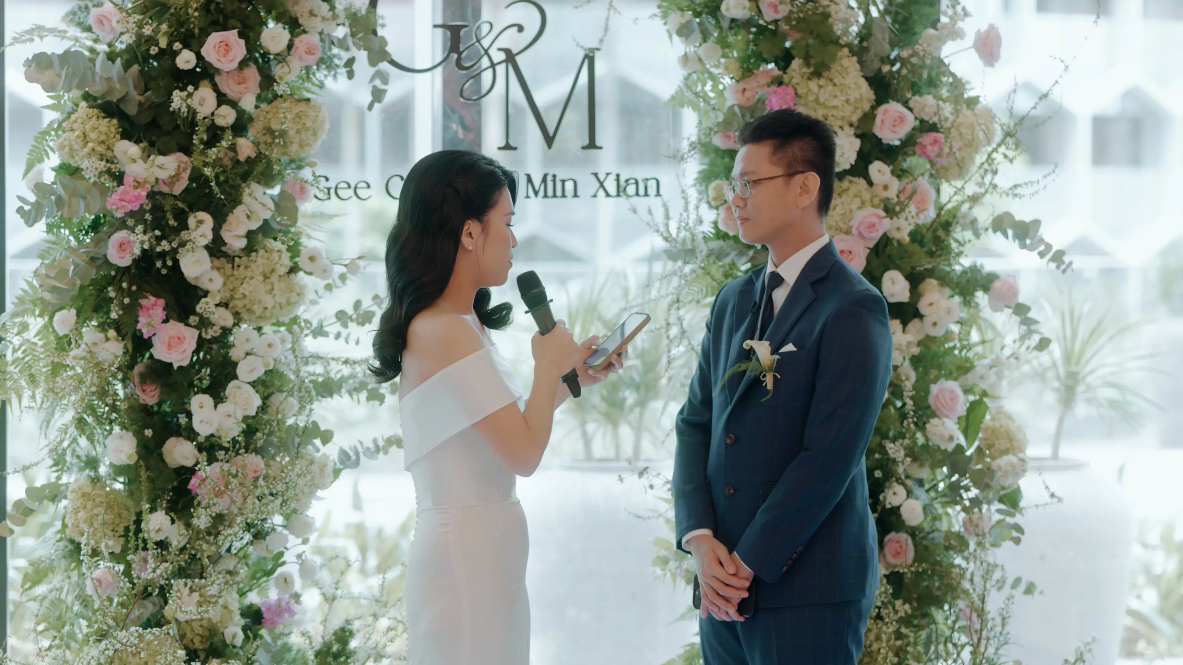 Min Xian giving a speech to Gee Chuan during the solemnisation