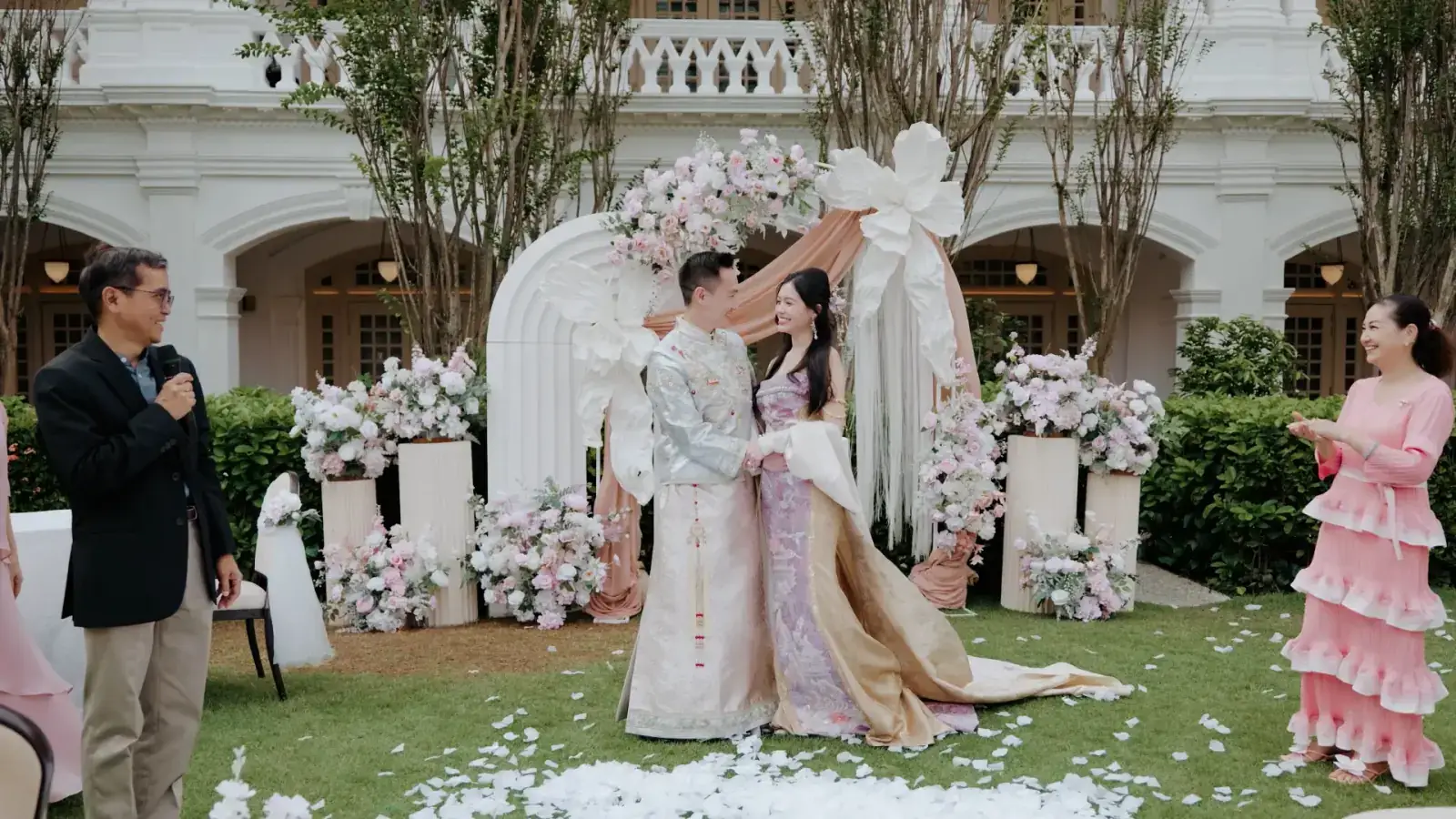 Bride and groom during the outdoor solemnisation at Raffles Hotel Lawn
