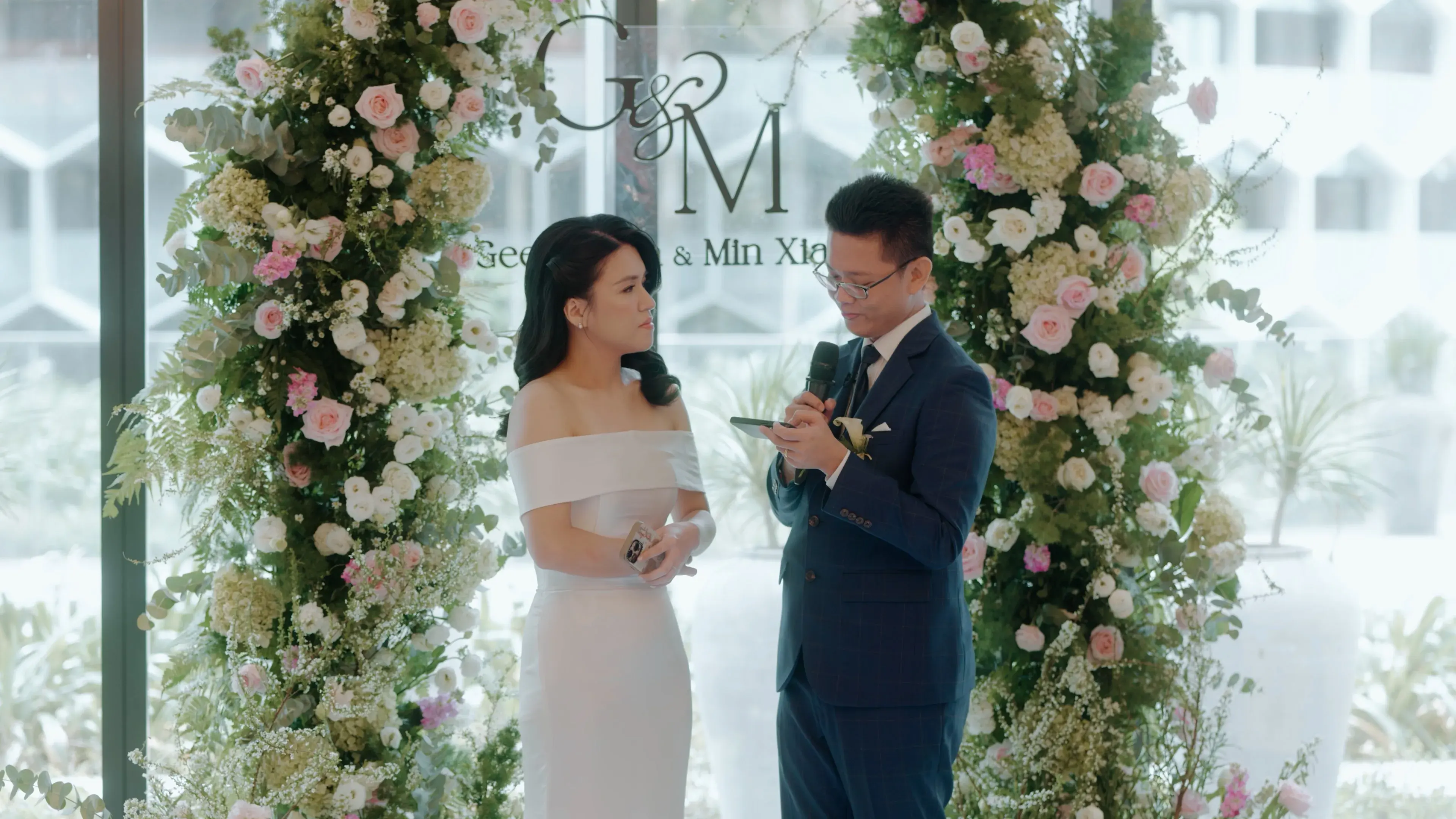 Gee Chuan giving a speech to Min Xian during the solemnisation