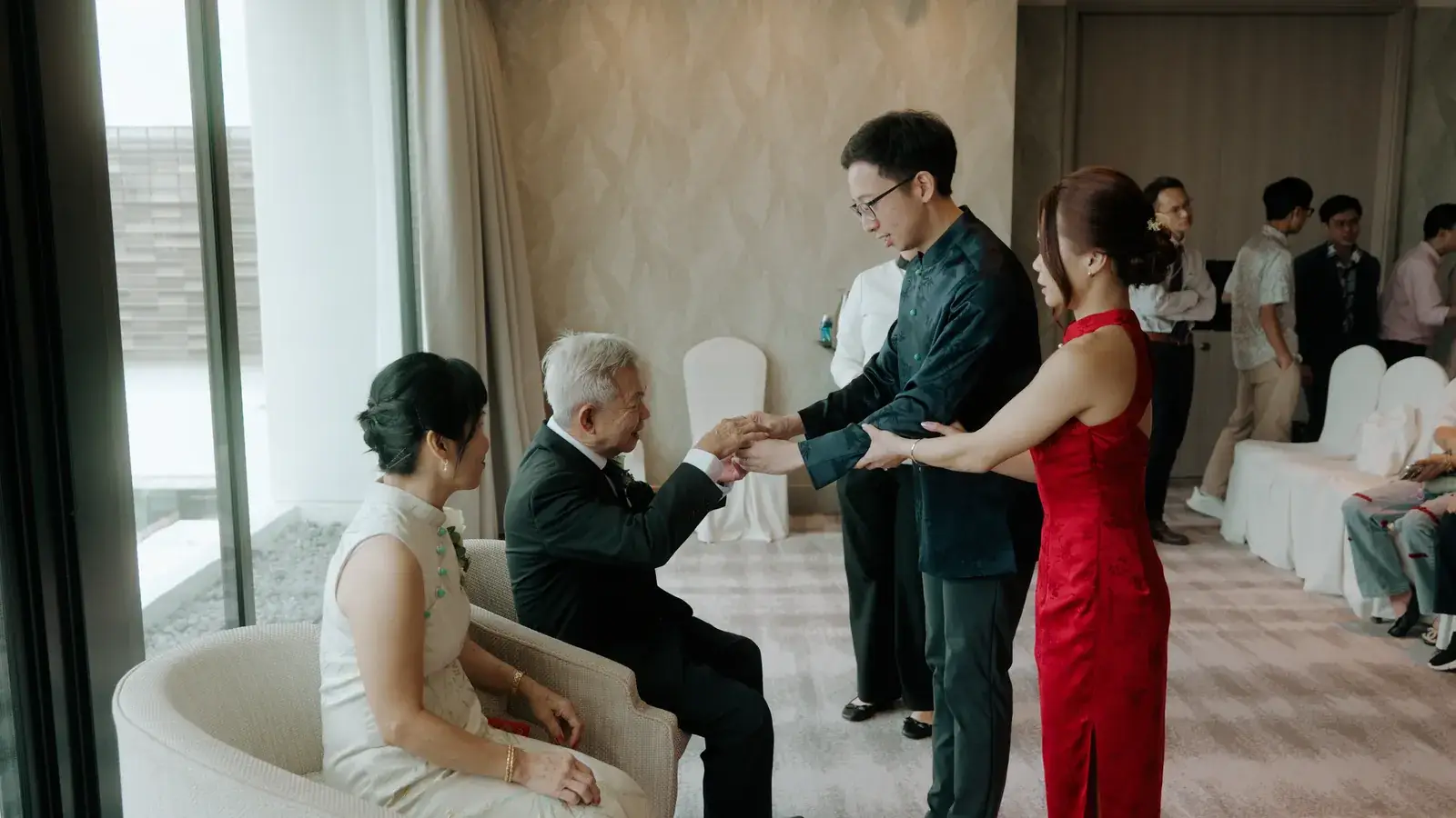 Traditional tea ceremony at Mandarin Oriental Singapore